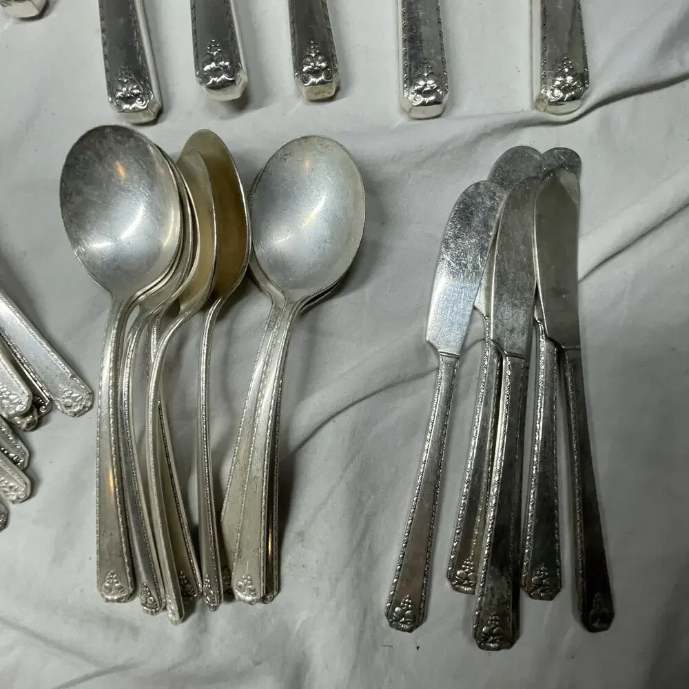 Vintage 81 Piece Prestige Bordeaux Pattern Silverplate Flatware Set/ Rare Knife